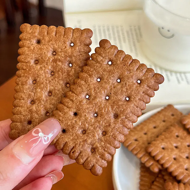 Biscoitos de leite sabor chocolate ao leite