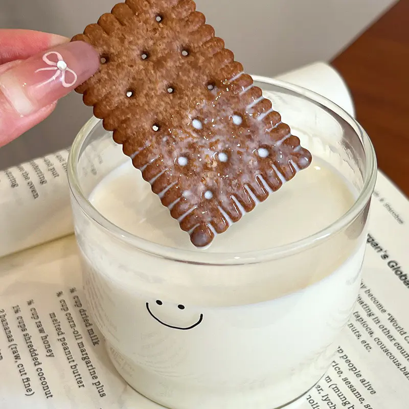 Biscoitos de leite sabor chocolate ao leite