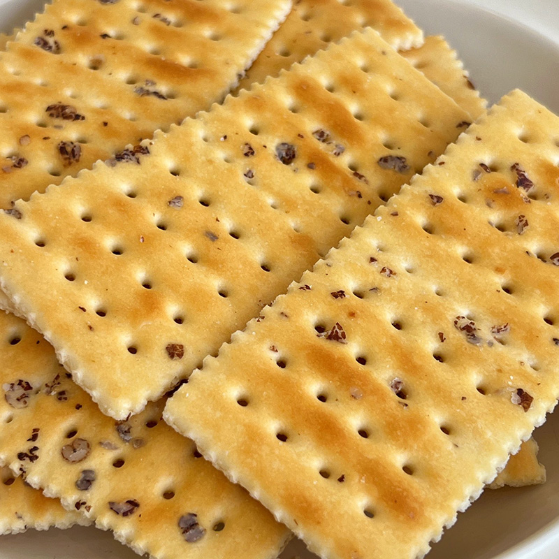 Bolachas de refrigerante de centeio e sal marinho