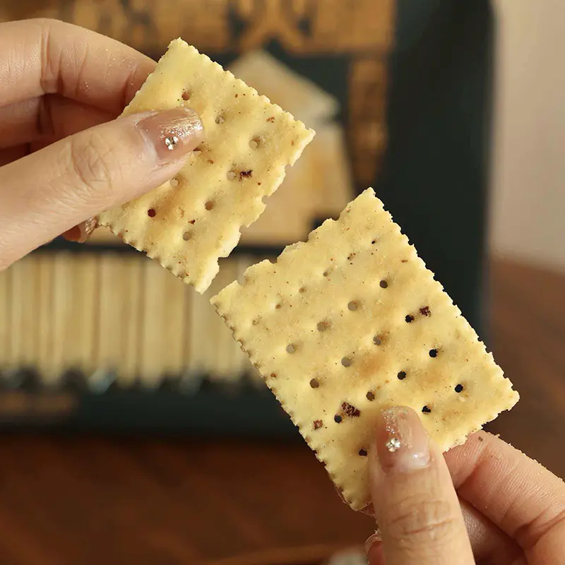 Bolachas de refrigerante com presunto trufado preto